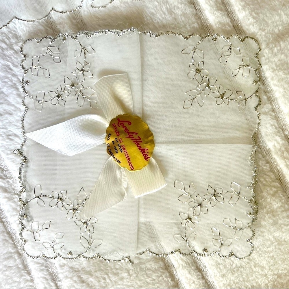 Vintage Switzerland Hankies Handmade Trimmed in Silver Thread Two Sheer … - Picture 7 of 9